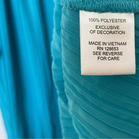 Pink & Lime Women’s Size 3X Cold Shoulder pleated Blue fabric with Gold chain - Picture 7 of 9